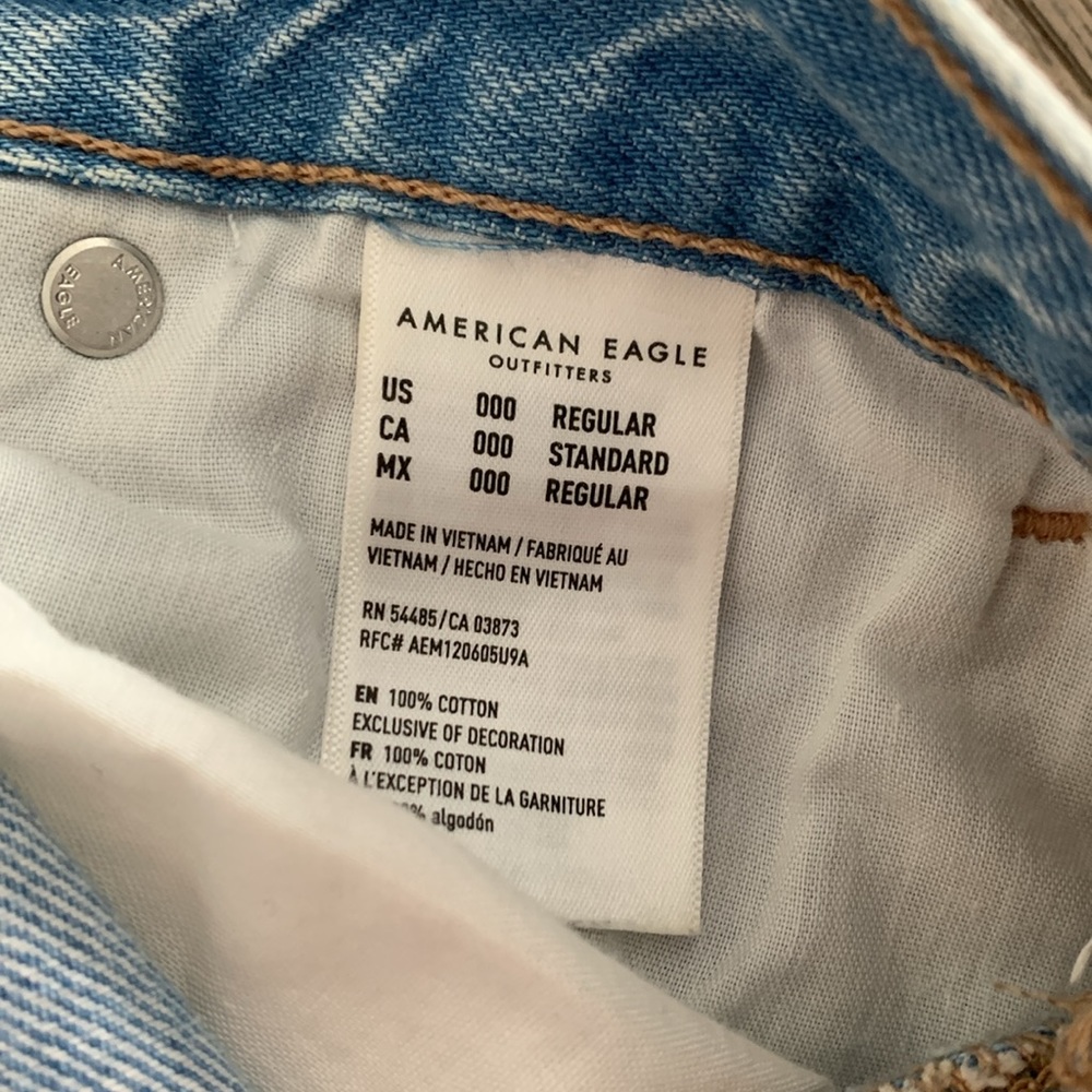 American Eagle Ripped Mom Jean - Picture 10 of 11